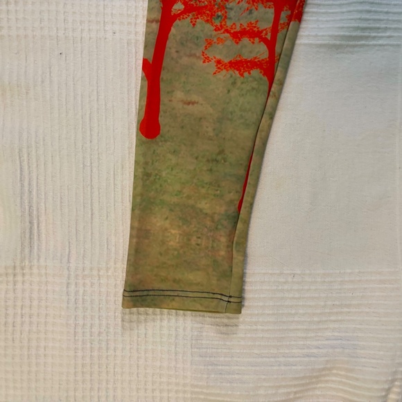 Onzie Butterfly/Mountain Leggings - Picture 5 of 7